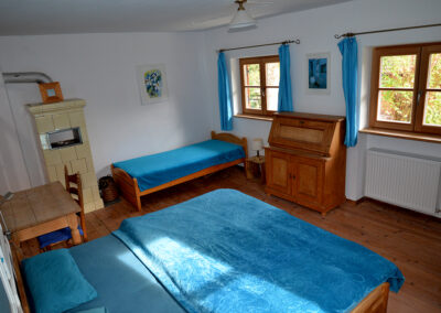 Ferienhaus Neuhaus, EG Zimmer mit Doppelbett und Einzelbett